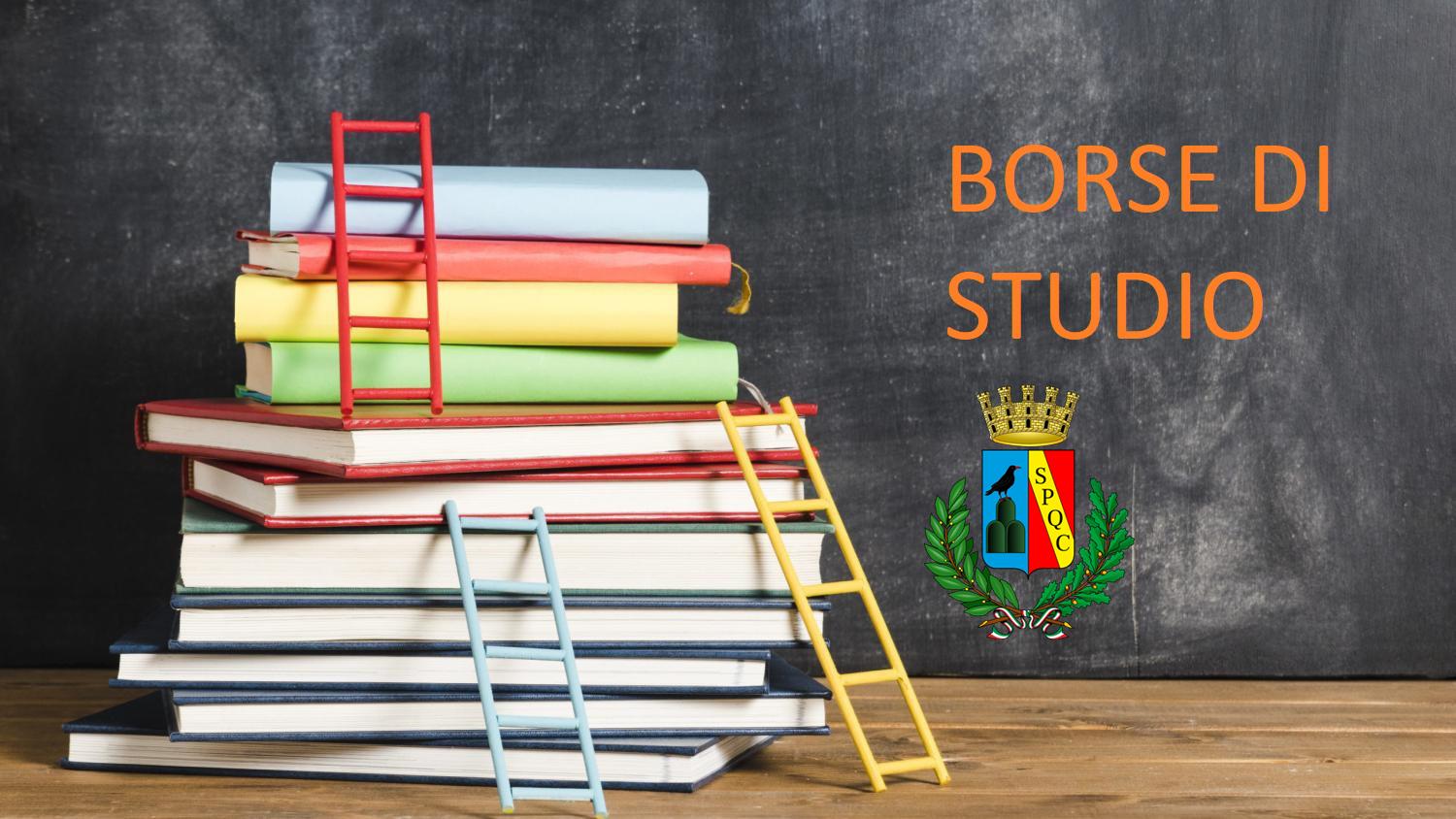 Catasta di libri impilati uno sopra l’altro; a destra compare la scritta “Borse di studio” e il logo del Comune.